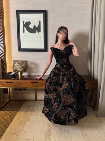 فستان سهرة بتصميم فخم وتطريز فاخر بلمسة مخمل برونزية