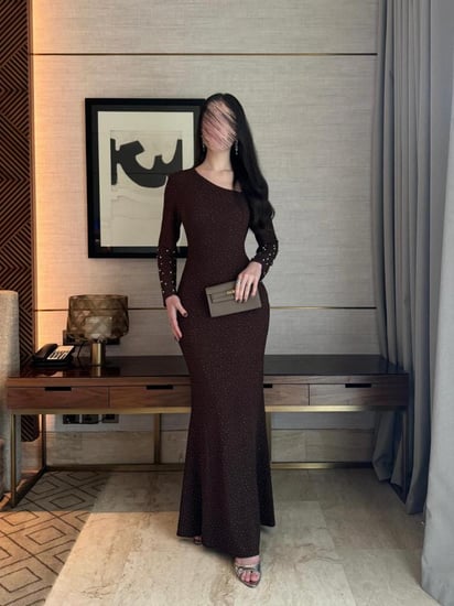 فستان سمر إيليغانس بتصميم انسيابي ولمسات لامعة