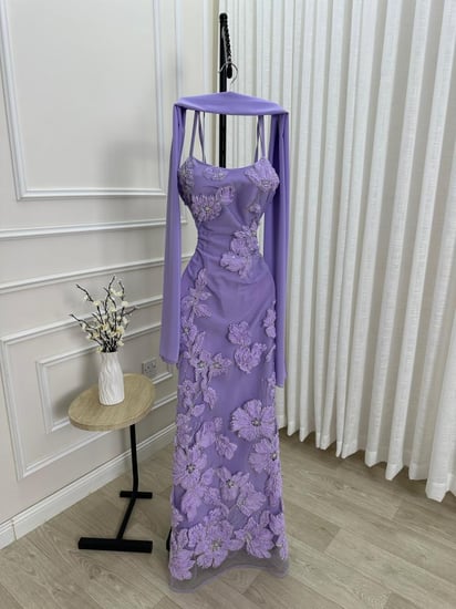 فستان سهرة باللون البنفسجي