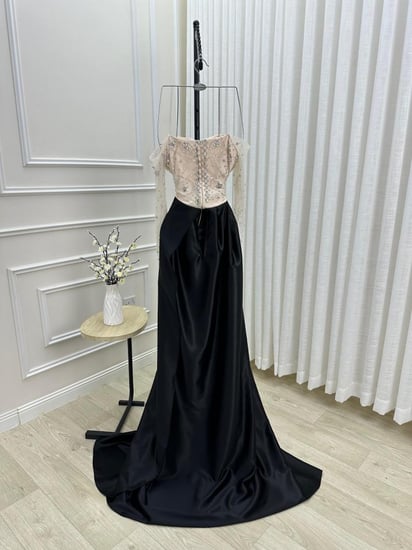 فستان سهرة أسود وبيج مطرز بتصميم ملكي فاخر