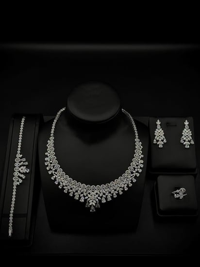 طقم اكسسوار مرصع بالزركون