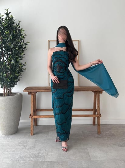 فستان سهرة ساحر باللون الأخضر الزمردي الفخم،