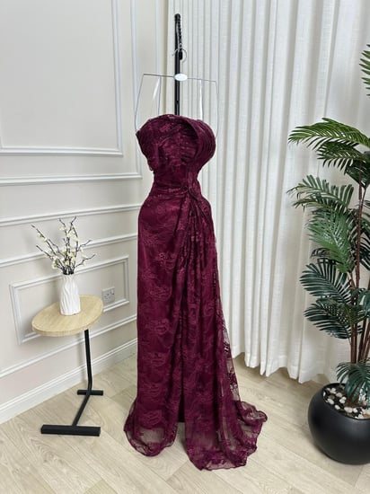 فستان دانتيل خمري – موديل "جريس الملكي"