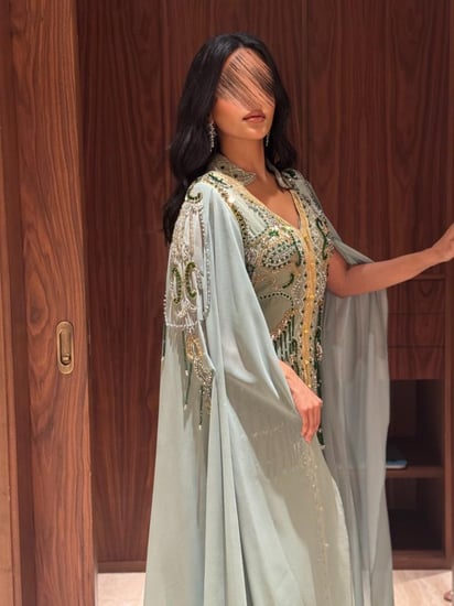 جلابية سواريه فاخرة مطرزة مع كاب ملكي