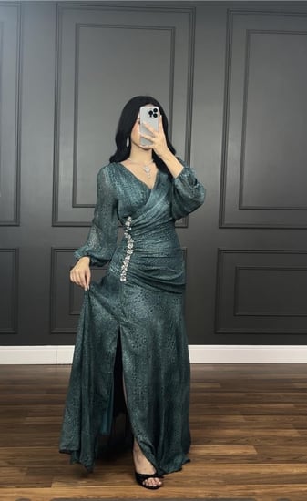 فستان مشجر طويل مزين بكرستال لونين .