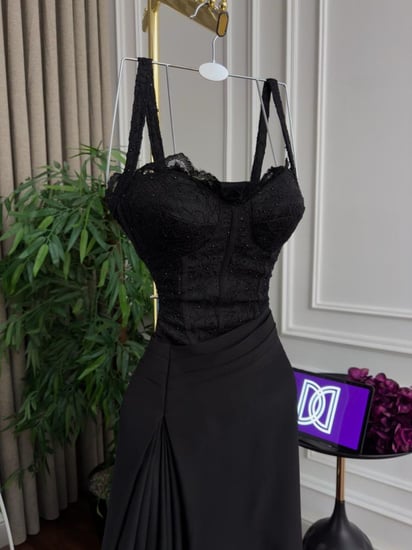 فستان سهرة لونين بكورسيه دانتيل وتنورة منسدلة