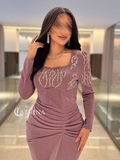 فستان سهرة ناعم وانيق لونين.