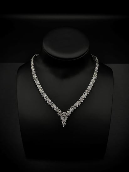 طقم إكسسوار أنيق المرصع بحبات كريستال فاخرة