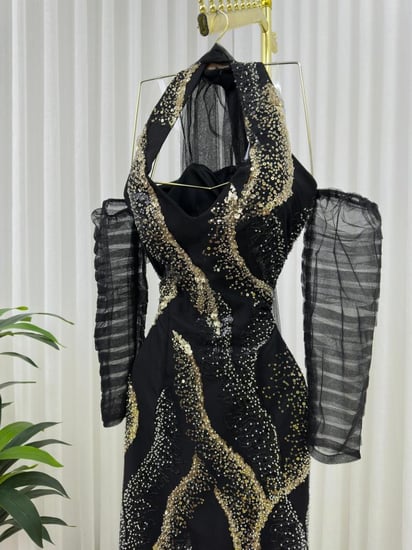 فستان سهرة اسود ملكي حديث