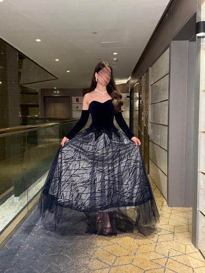 فستان سهرة جوخ ملكي بلون كحلي داكن