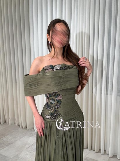 فستان سهرة أخضر زيتوني أوف شولدر بتطريز فاخر