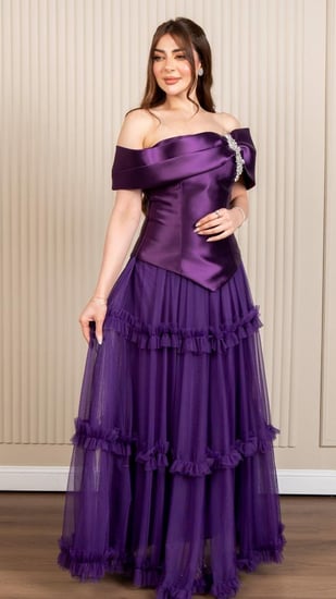 فستان سهرة بنفسجي ملكي.