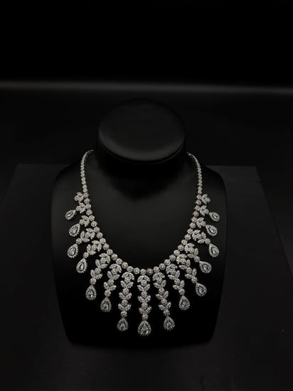 طقم اكسسوار مرصع بالزركون