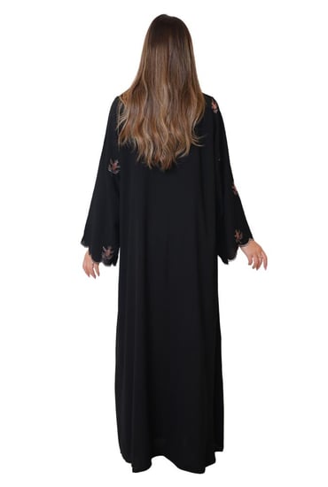 عباية كريب ملكي مطرزة بلون البيج 1138422