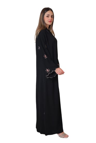 عباية كريب ملكي مطرزة بلون البيج 1138422