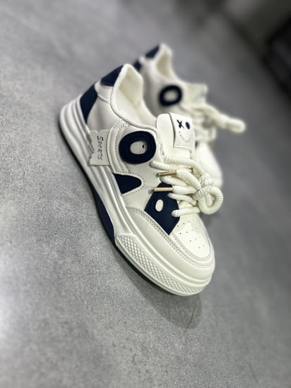 حذاء نسائي رياضي