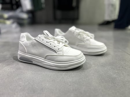 حذاء رياضه رجالي لون ابيض