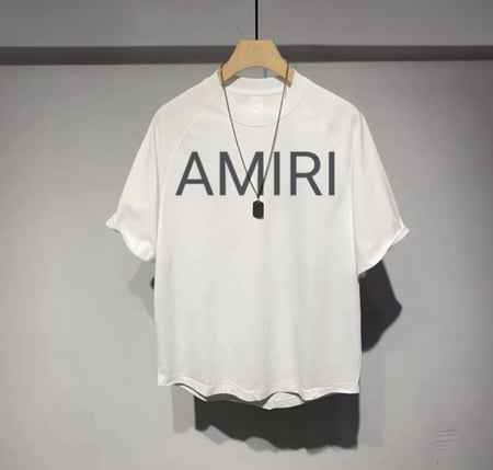 يشيرت أبيض رجالي من AMIRI مع شعار AMIRI