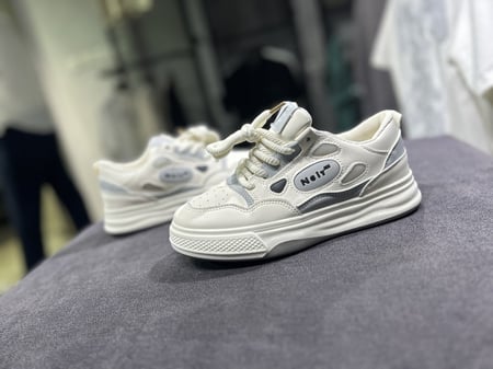 حذاء نسائي رياضي