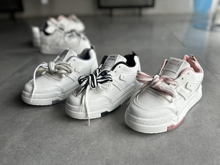 شوز نسائي ابيض واسود