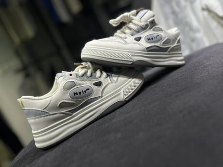 حذاء نسائي رياضي