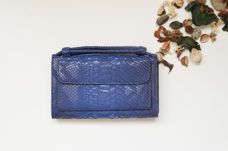 شنطة جلد تمساح