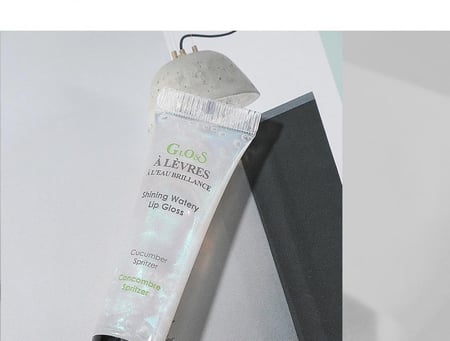 ملمع الشفاه المائي - خيار