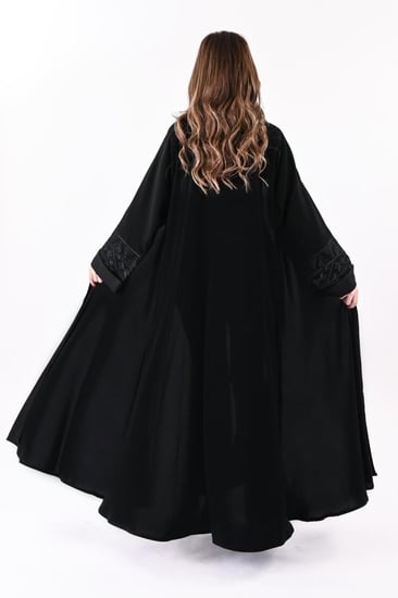 عباية كريب بتطريز اسود
