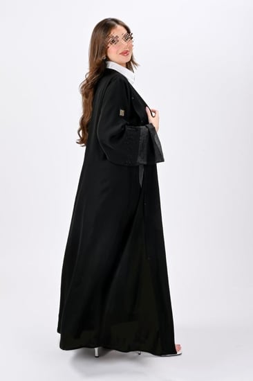 عباية بلاك بيري بفصوص على الكم