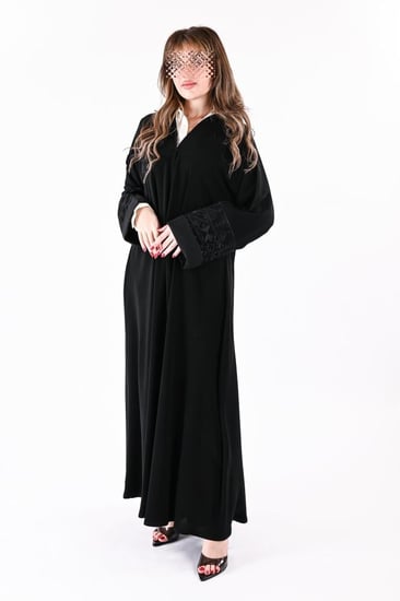 عباية كريب بتطريز اسود
