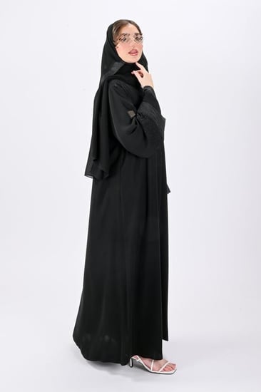 عباية بلاك بيري بفصوص على الكم