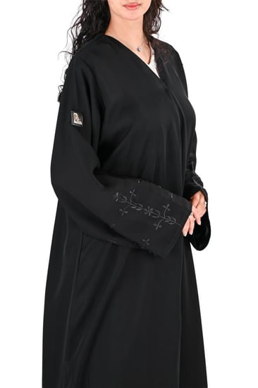 عباية كريب بتطريز اسود