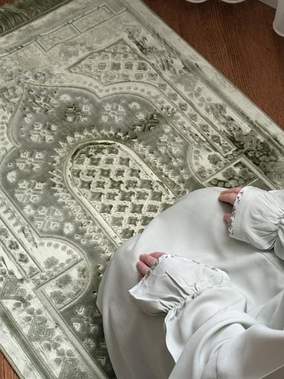 طقم صلاة اخضر فاتح - سحاب
