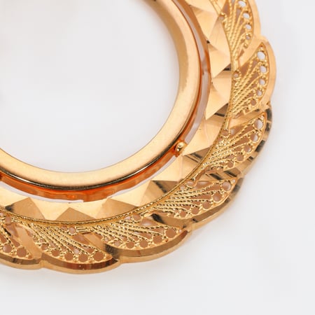 اطارات عملات ذهبية