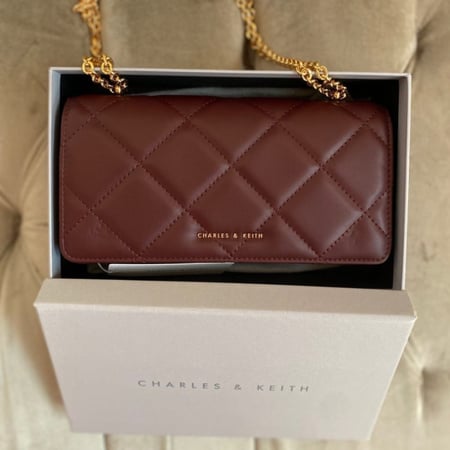 كروس بدي تشارلز اند كيث عنابي Paffuto Chain Handle Quilted Long Wallet  charlid and kith