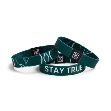 اسوارة STAY TRUE