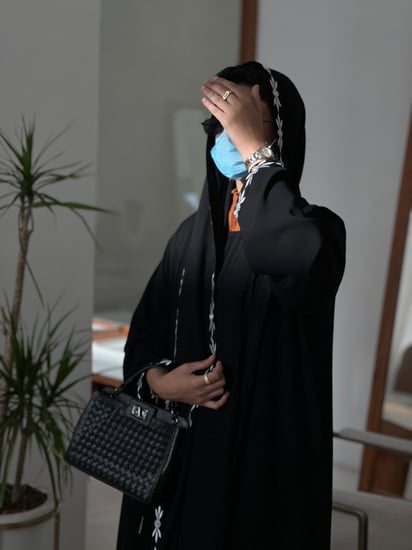 عباية بتطريز وقطعتين