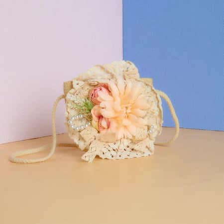 حقيبة أطفال بشكل وردة