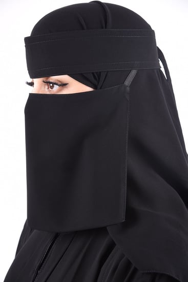 نقاب قصير مطاط مايل