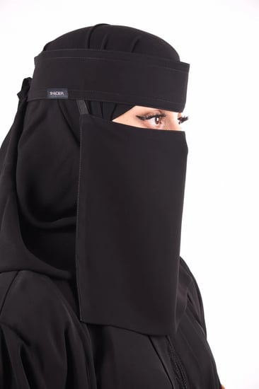 نقاب وسط مطاط