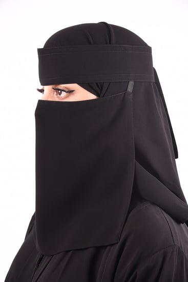 نقاب وسط مطاط