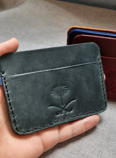 محفظة بطاقات جلد طبيعي تصنيع يدوي