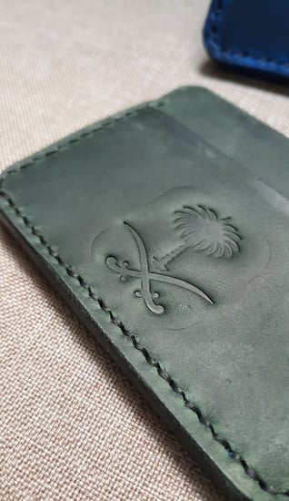 محفظة بطاقات جلد طبيعي تصنيع يدوي