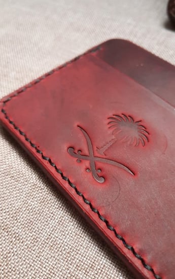 محفظة بطاقات جلد طبيعي تصنيع يدوي