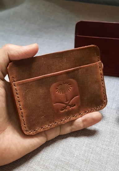 محافظ رجالية جلد طبيعي