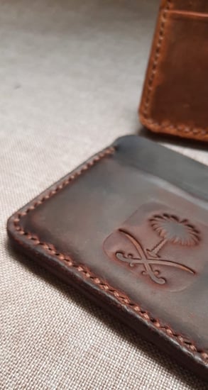 حافظة بطاقات جلد