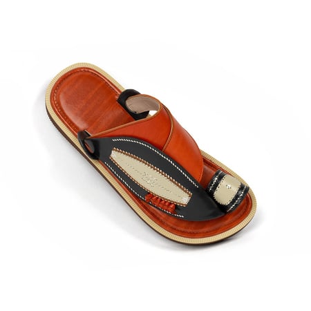 حذاء شرقي مطرز