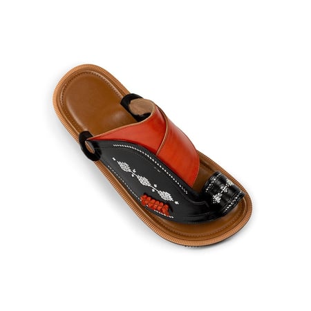 حذاء شرقي مطرز