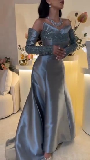 فستان سهرة لونين رصاصي غامق الجذاب ولحمي الدافئ