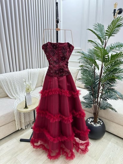 فستان سهرة تل فخم